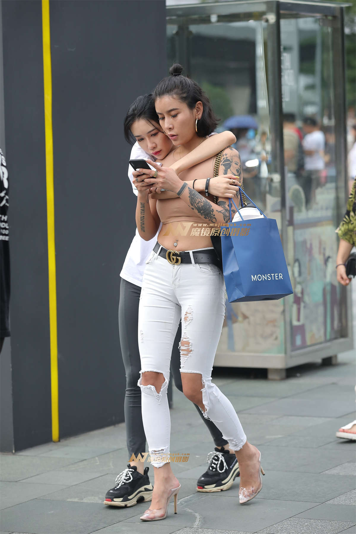 【凯恩赛帖】长腿紧身白裤牛仔-日更街拍