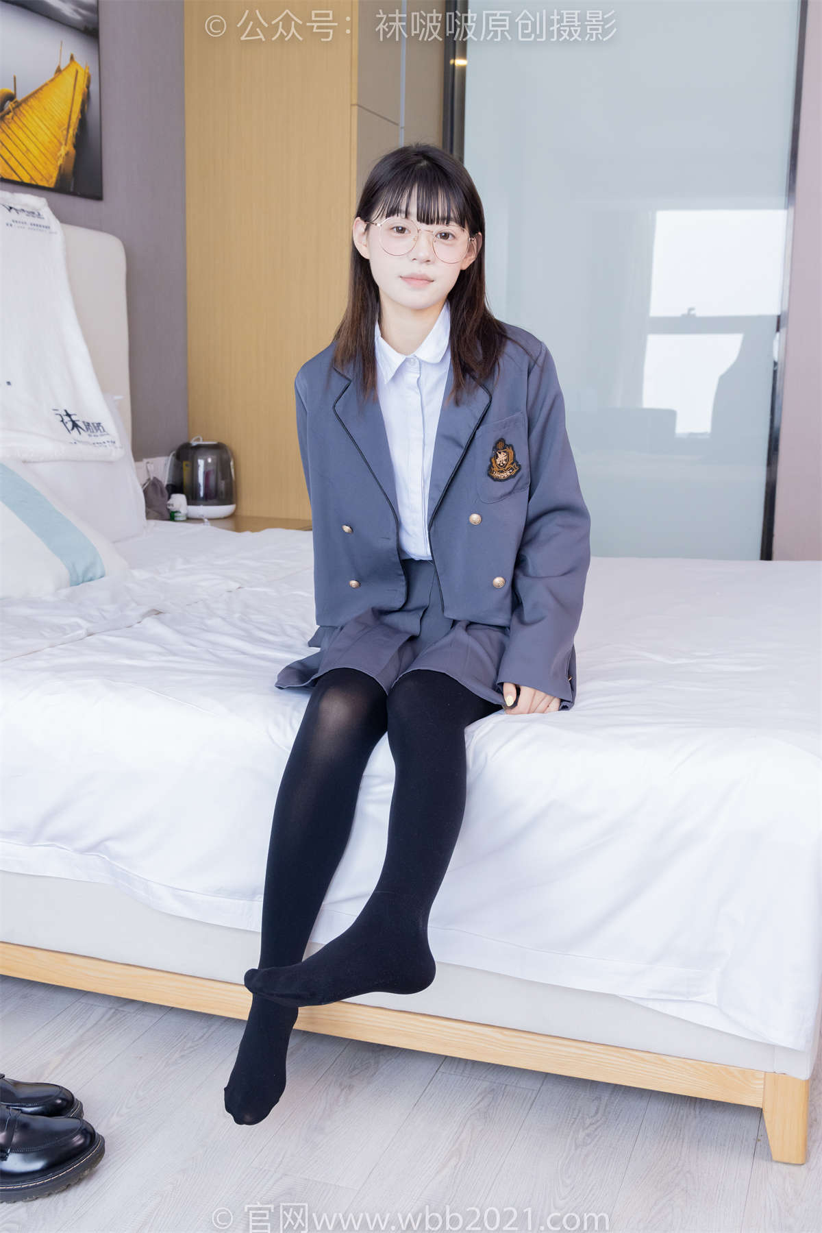 袜啵啵 No.402 糯米-皮鞋、厚黑丝、学院jk 花絮版-日更街拍