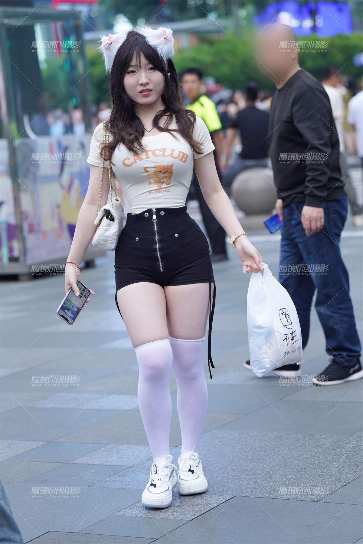 肉感小蛮腰-日更街拍