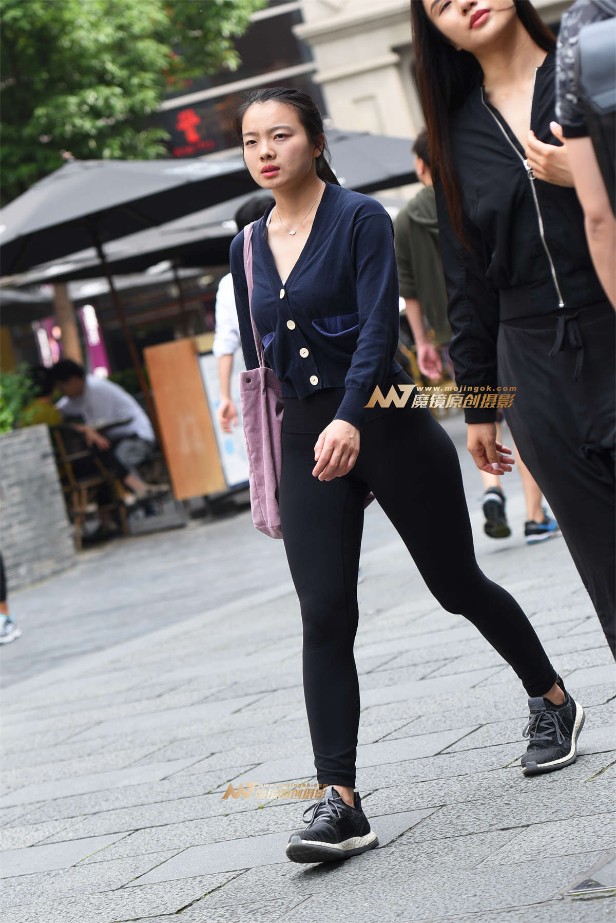 【咔喳赛贴】逛街的紧身裤-日更街拍