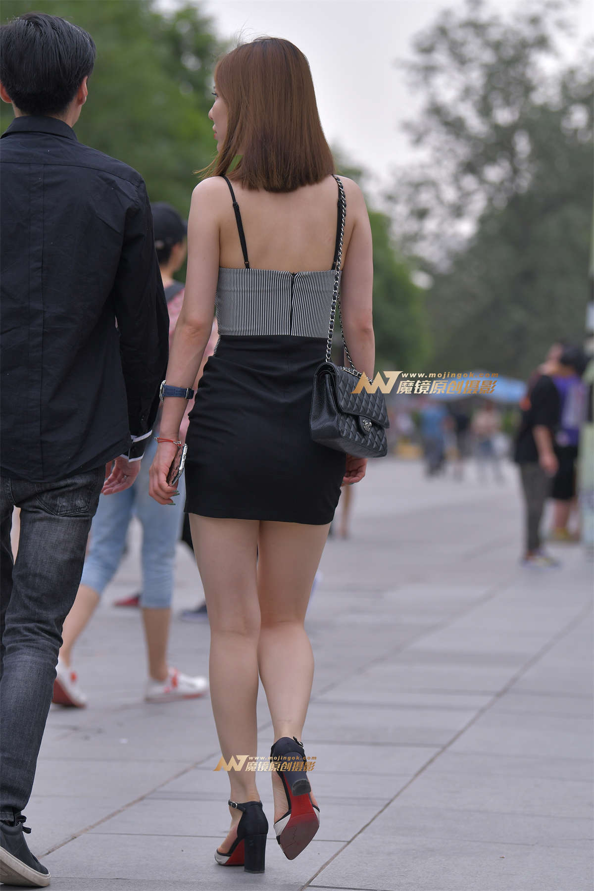 图片[2]-[红石赛贴]包臀性感少妇-日更街拍