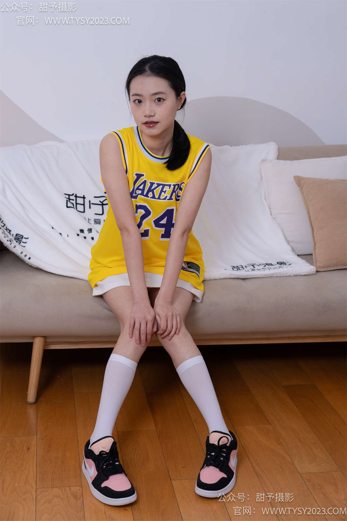 图片[2]-甜予摄影021期：齐齐-两双AJ、过膝白丝、裸足（此部分较少）完整版-日更街拍