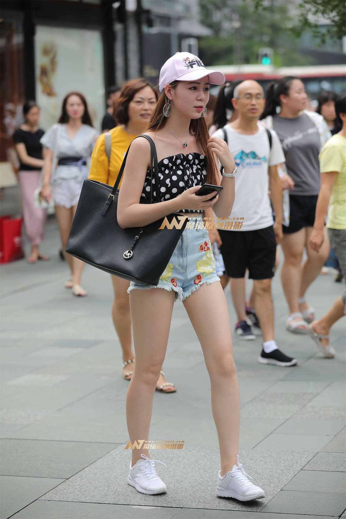 【凯恩赛贴】白净热裤美女-日更街拍