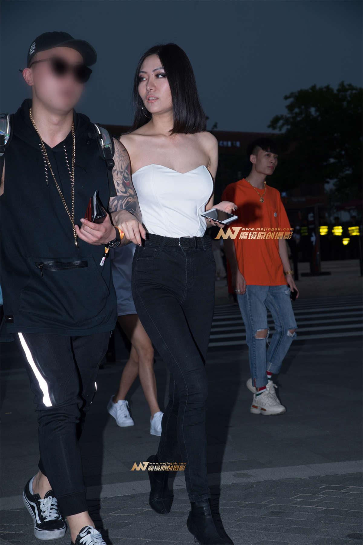 【一只傻麋鹿赛帖】一字抹胸、裸背紧牛、大长腿高挑女友-日更街拍