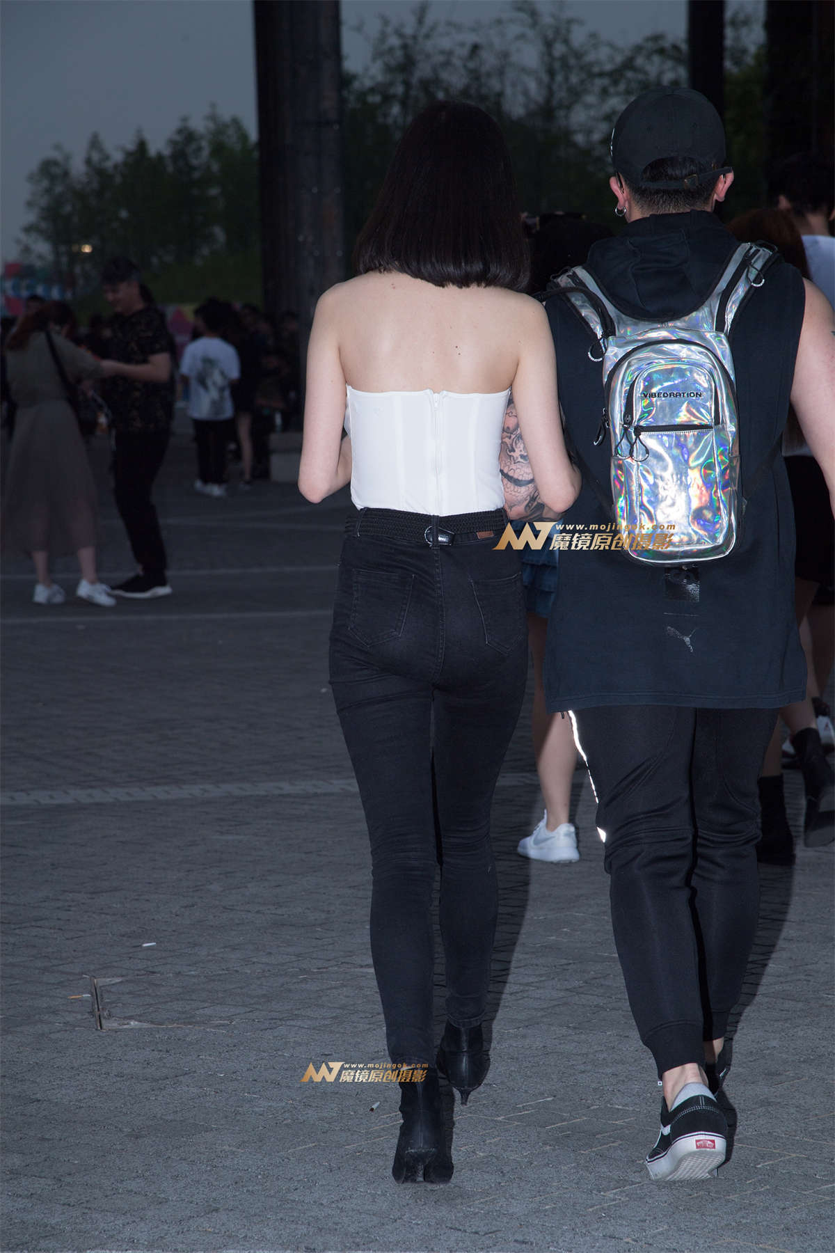 图片[2]-【一只傻麋鹿赛帖】一字抹胸、裸背紧牛、大长腿高挑女友-日更街拍