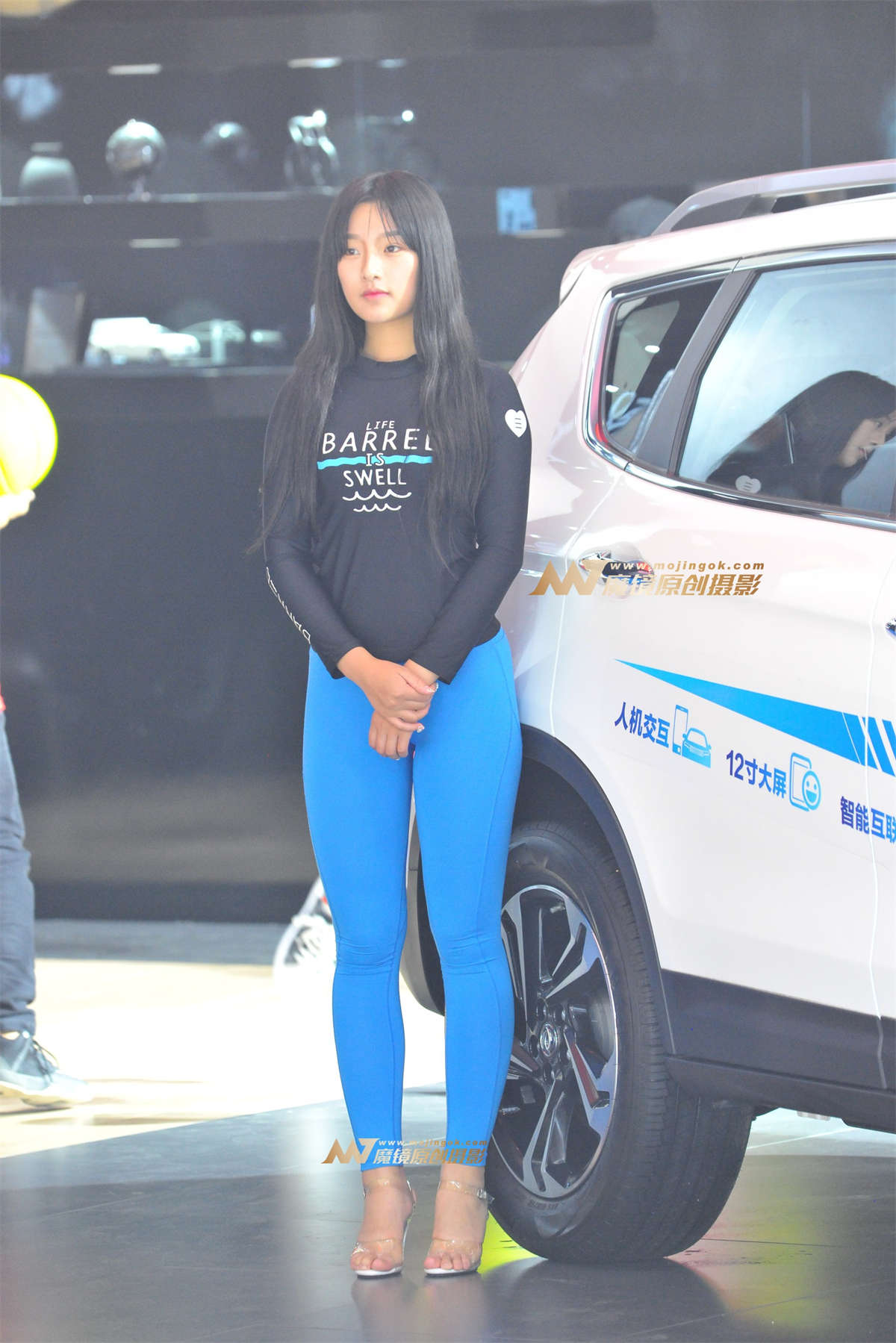 第六届第六帖：瑜伽美臀妹子车展超清版-日更街拍