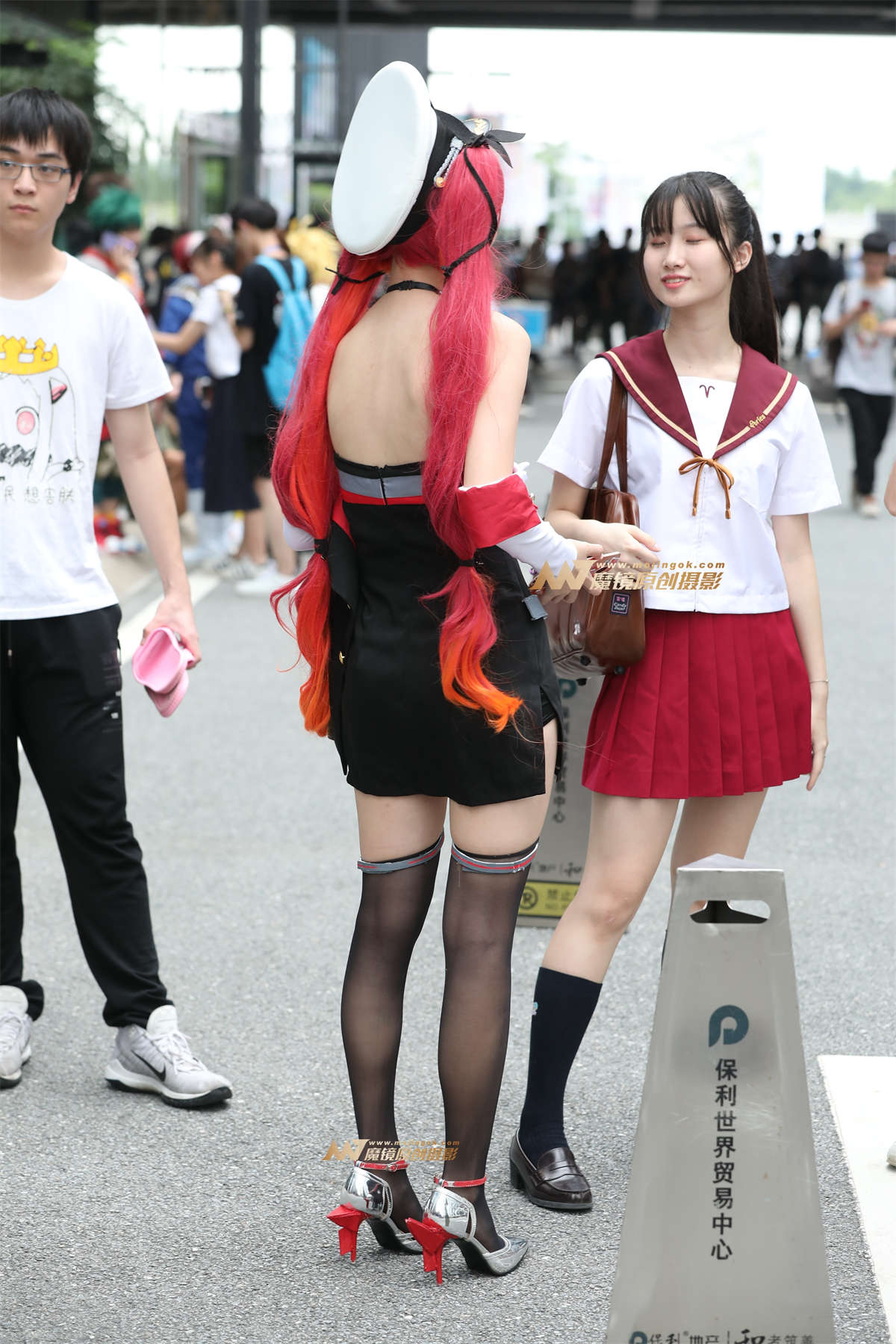 图片[2]-[辉辉赛贴]长筒黑丝美腿小妹妹-日更街拍