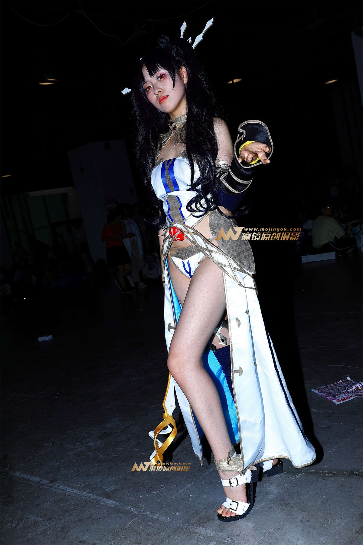 性感白衣cosplay-日更街拍