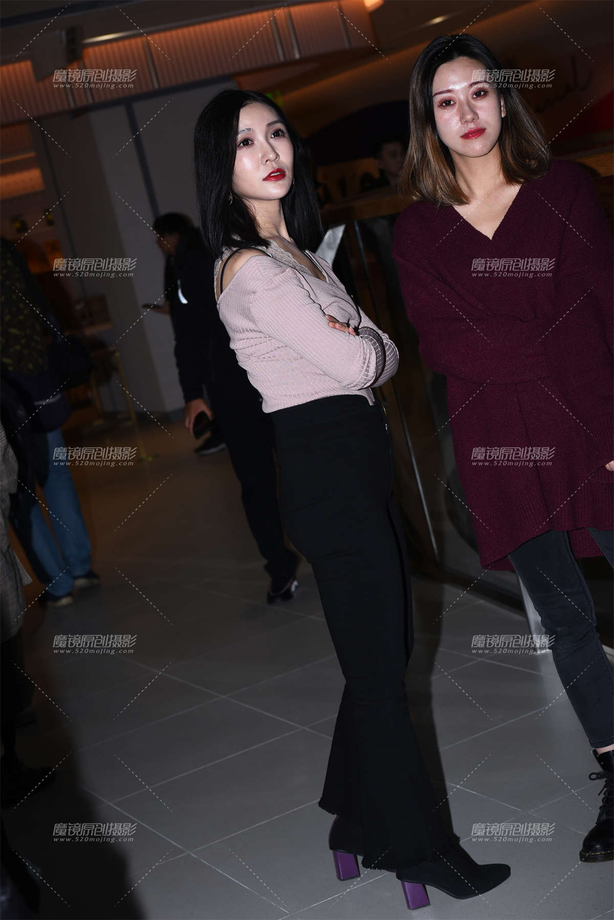 黑裤气质女-日更街拍