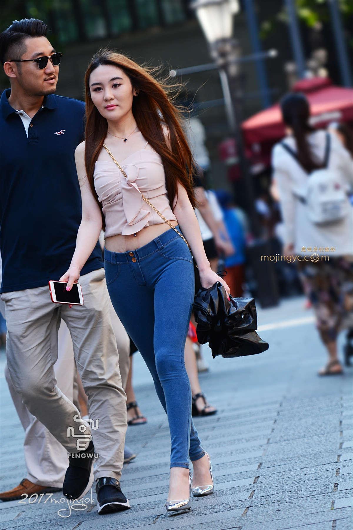 咔喳赛2 紧身牛仔俏佳人-日更街拍