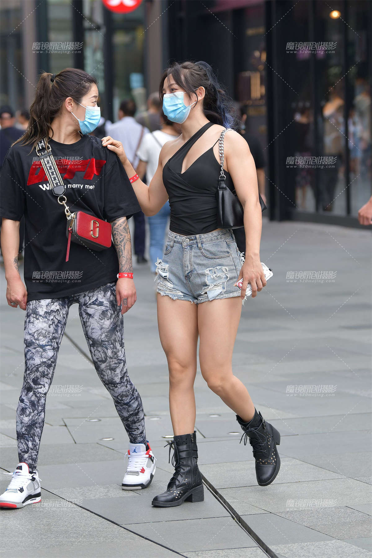 热裤翘臀-日更街拍