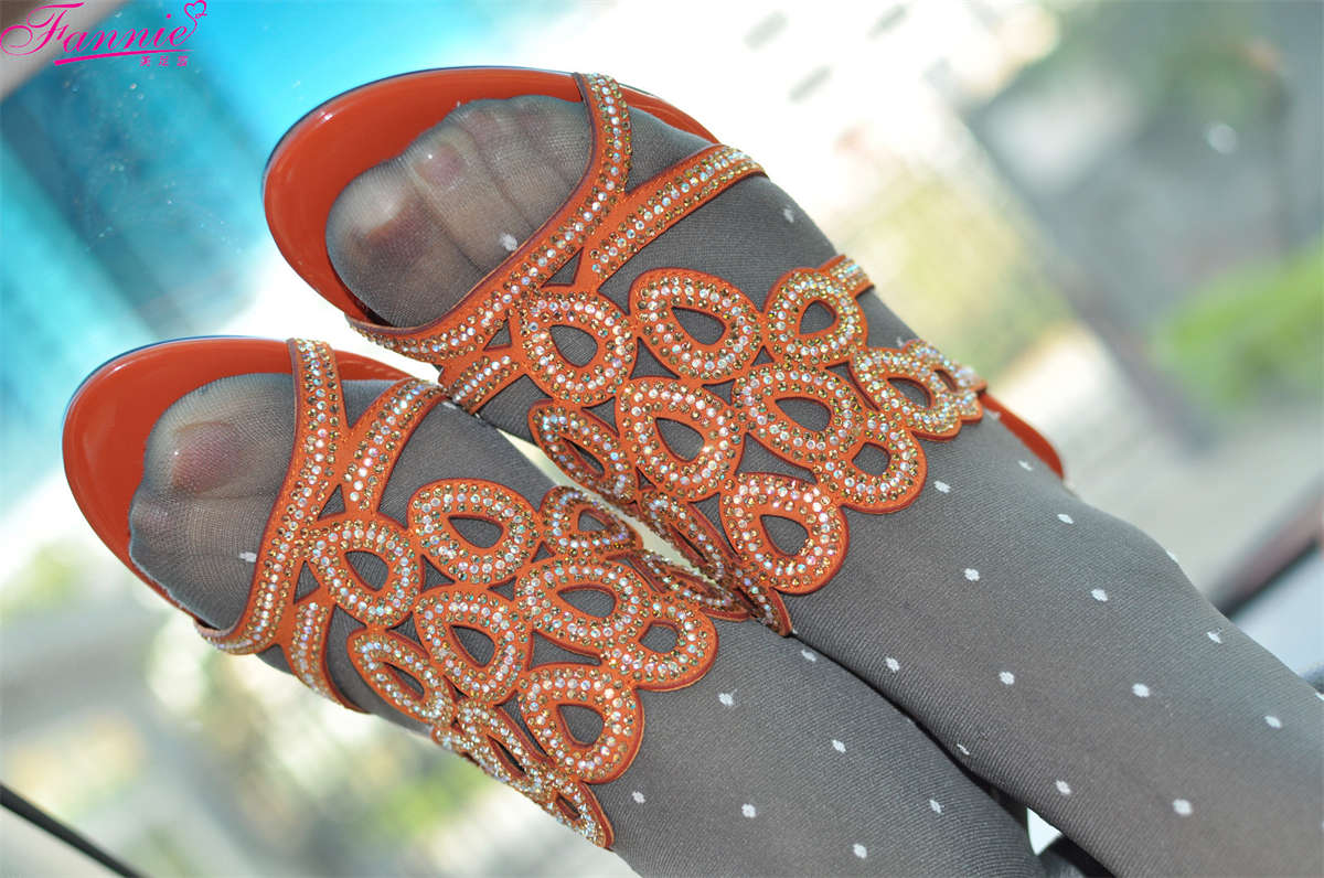 Fannie芬妮美足园NO.691 舞动春天的旋律 丝足（红色凉拖）-日更街拍