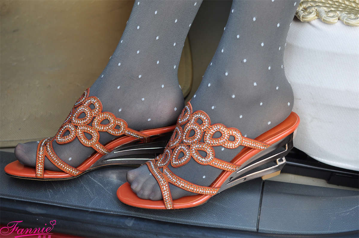 图片[2]-Fannie芬妮美足园NO.691 舞动春天的旋律 丝足（红色凉拖）-日更街拍