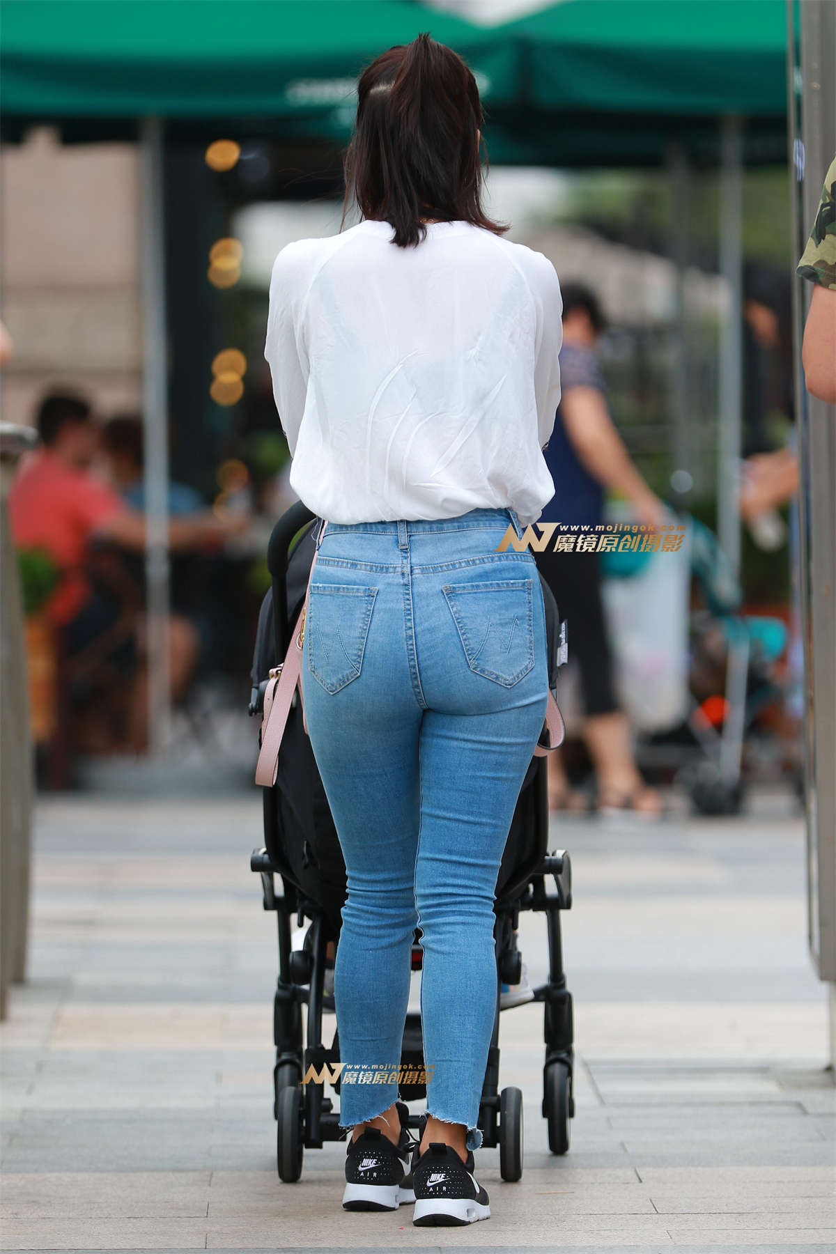 图片[2]-紧牛 饱满的美臀 辣妈-日更街拍