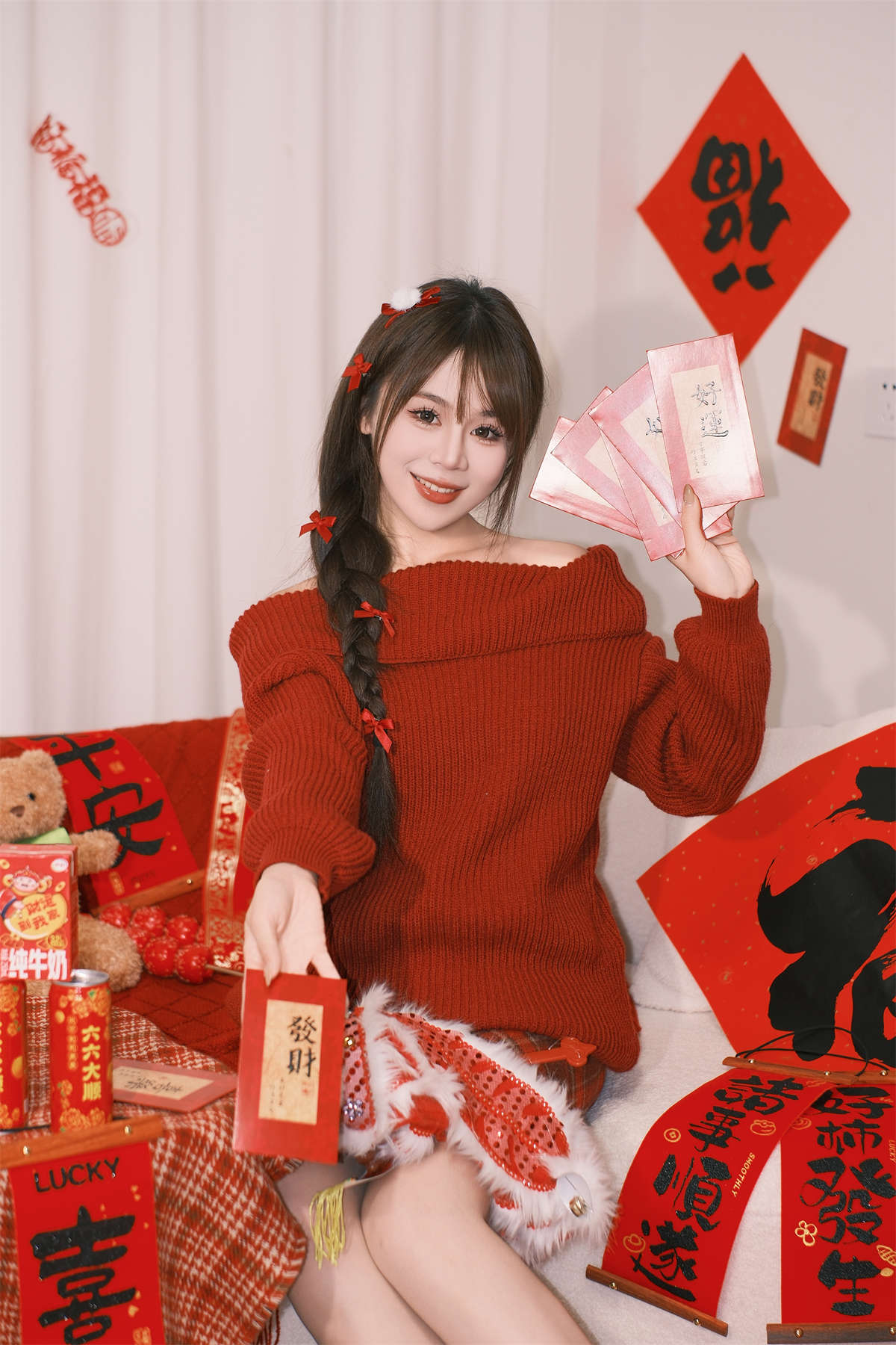 YITUYU艺图语 2025.02.05 居家拍新年照 泡芙小方-日更街拍