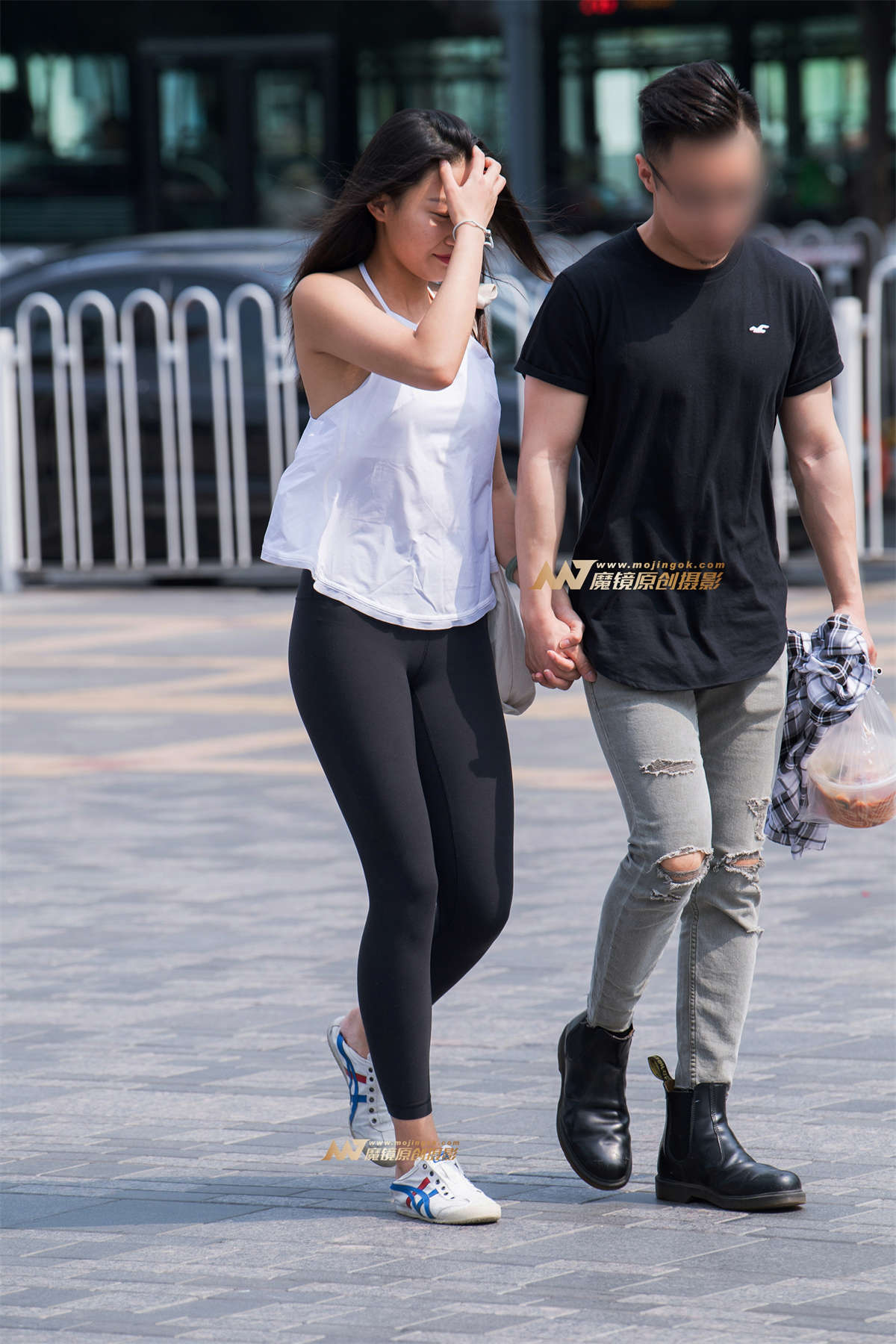 【一只傻麋鹿赛帖】自然洒脱、黑色紧身瑜伽裤美女-日更街拍