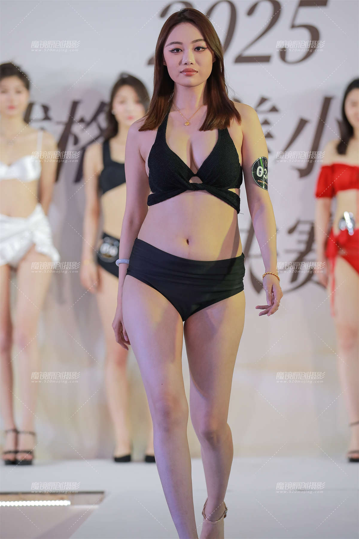 图片[2]-黑色泳装-日更街拍