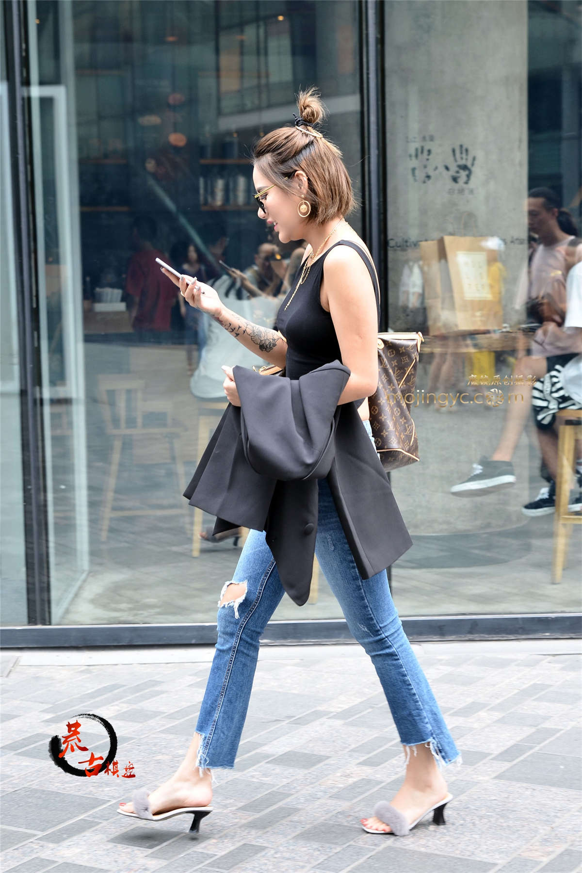 10-09 牛仔裤，丸子头-日更街拍