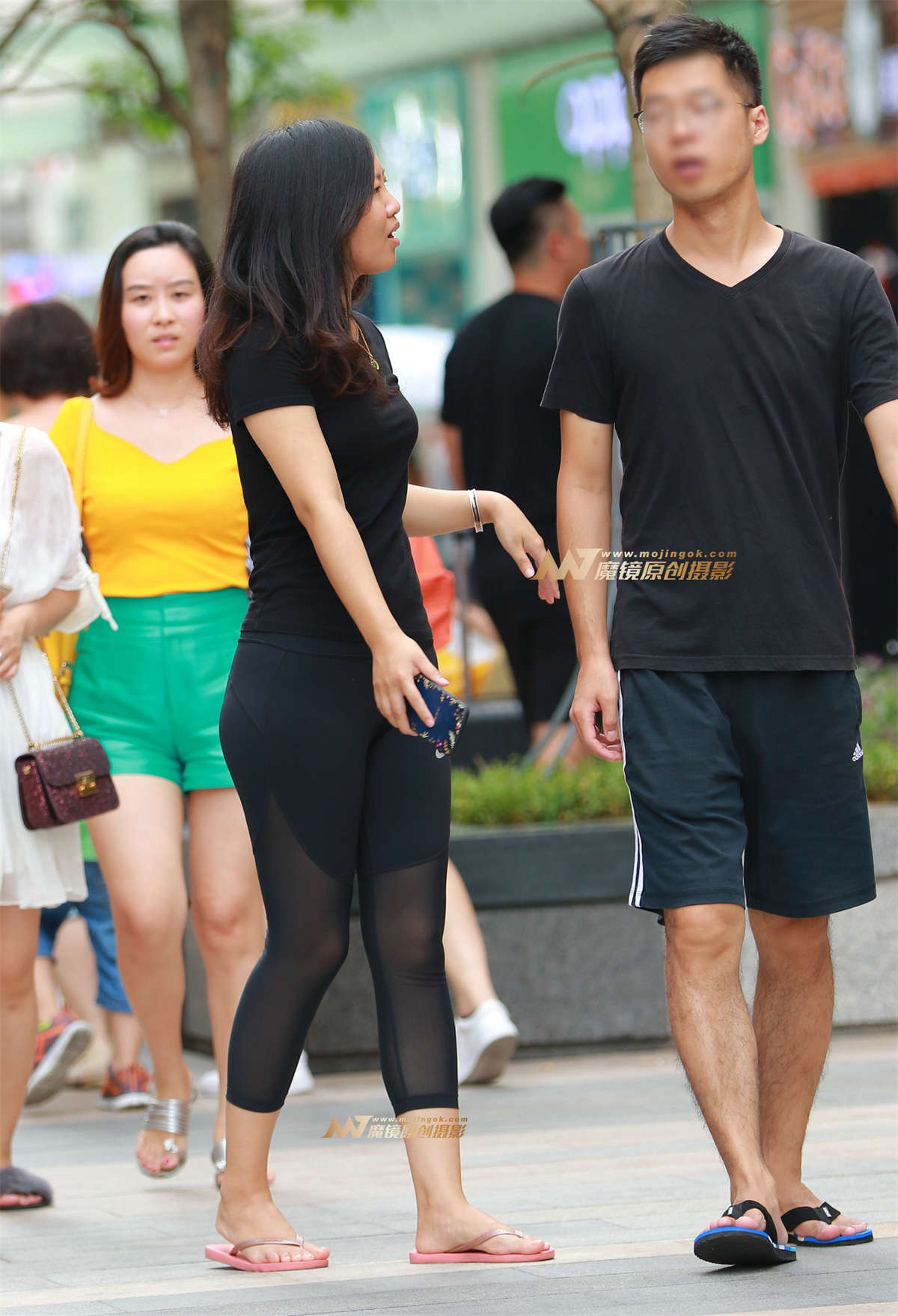 紧身瑜伽裤 迷人翘臀-日更街拍