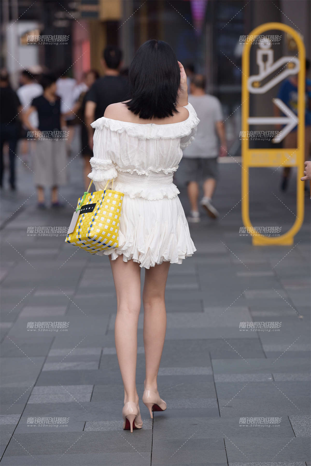 图片[2]-【慕容笙赛贴】过马路的美女-日更街拍