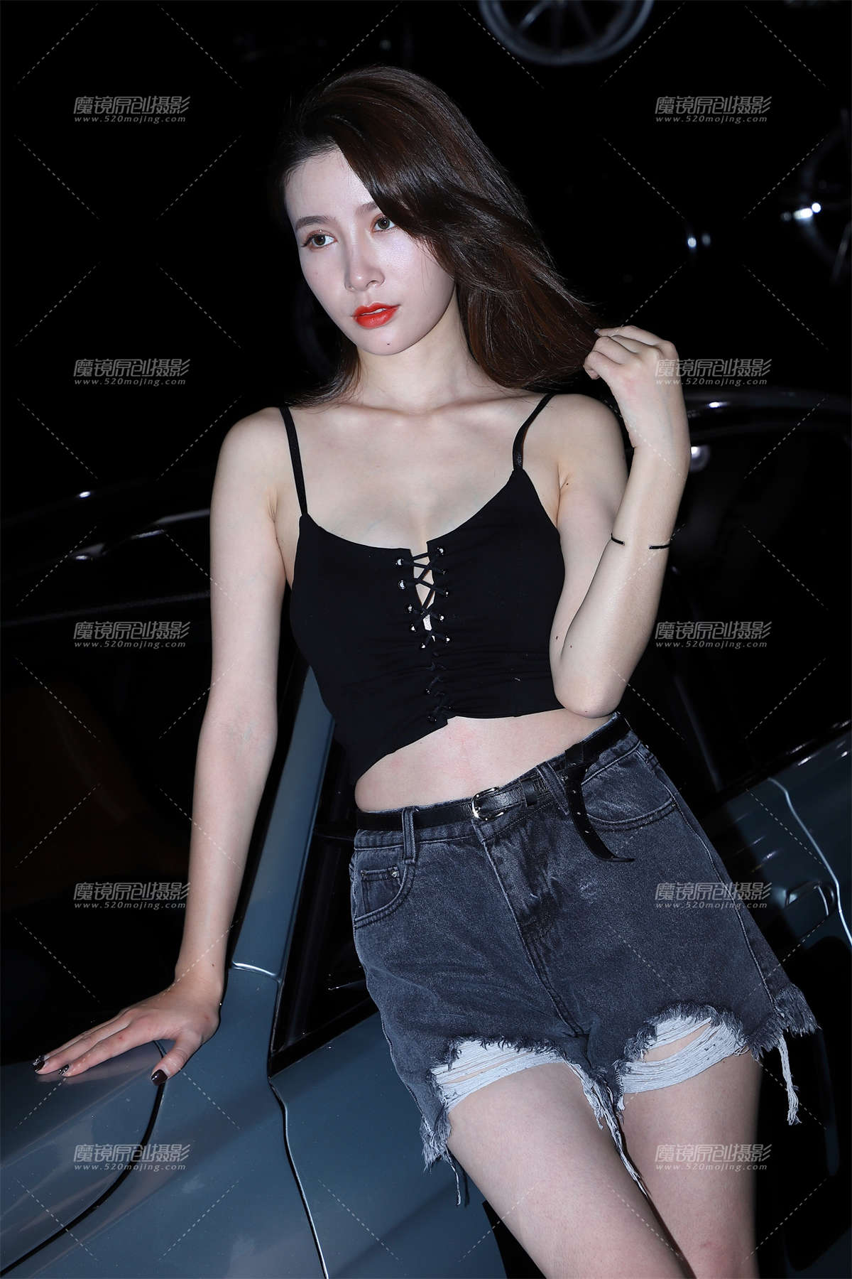 黑色小背心黑色热裤插图1