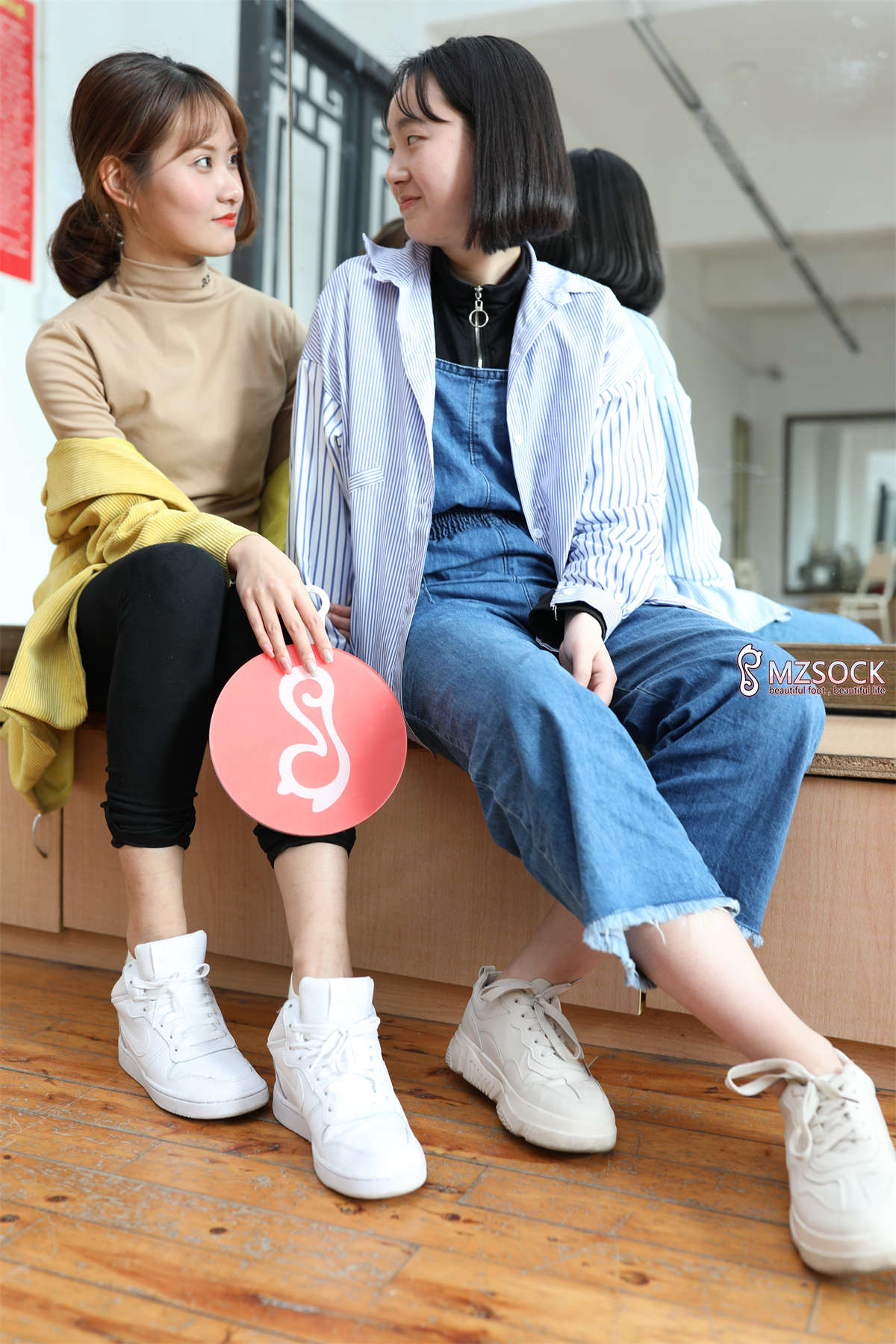 MZSOCK-2019 NO.003 肖弧与佳妹-日更街拍