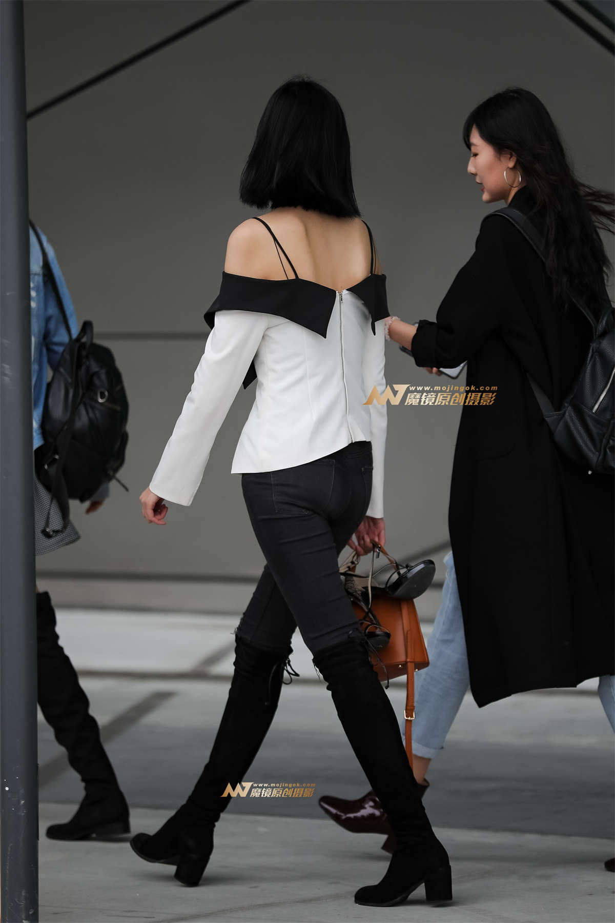 图片[2]-香肩长腿美眉-日更街拍