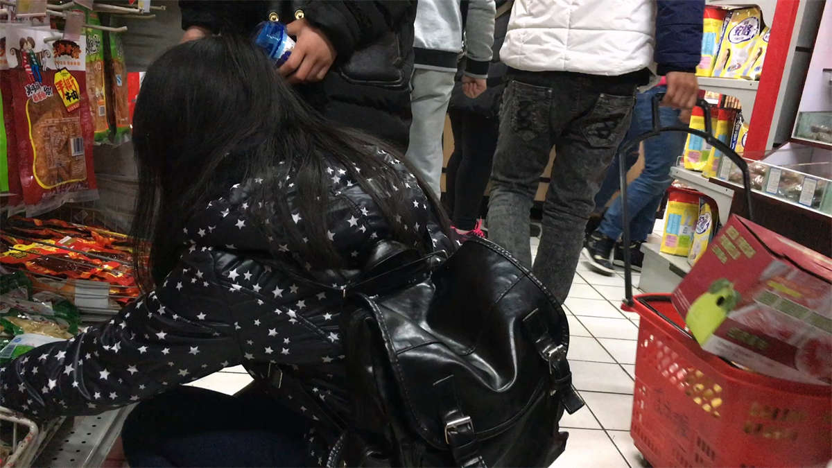 图片[2]-紧身蓝牛学生妹-日更街拍