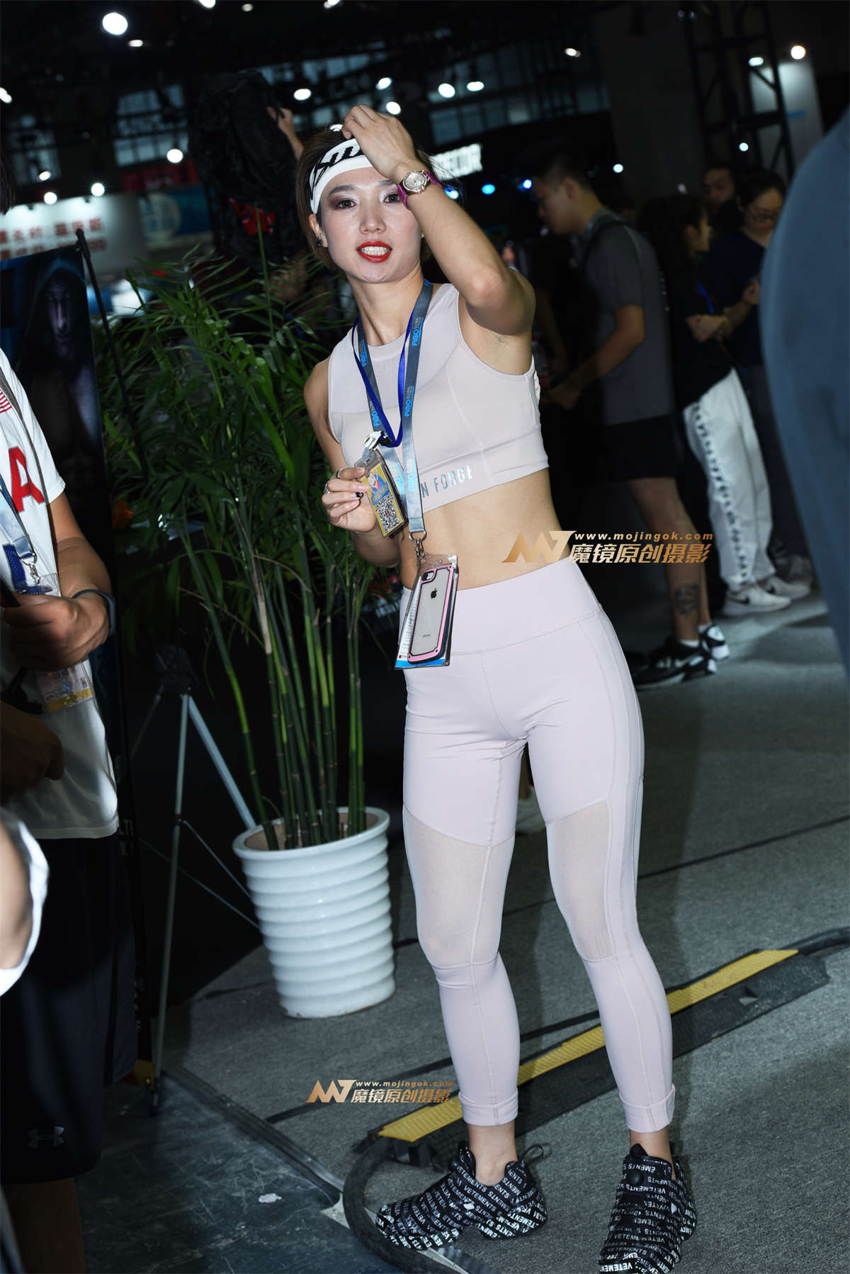 【咔喳赛贴】紧身裤和裹裙-日更街拍