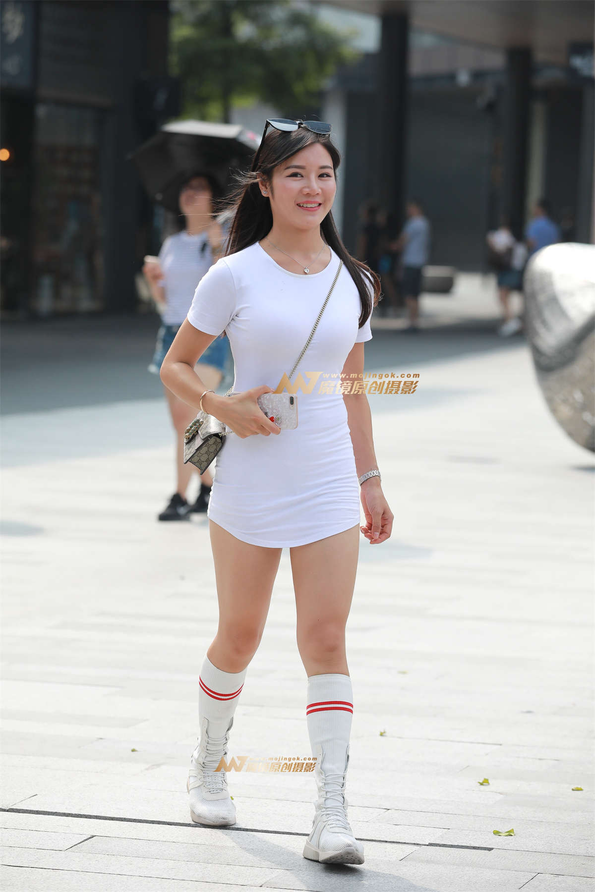 【凯恩赛贴】活泼开朗的短裙妹纸-日更街拍