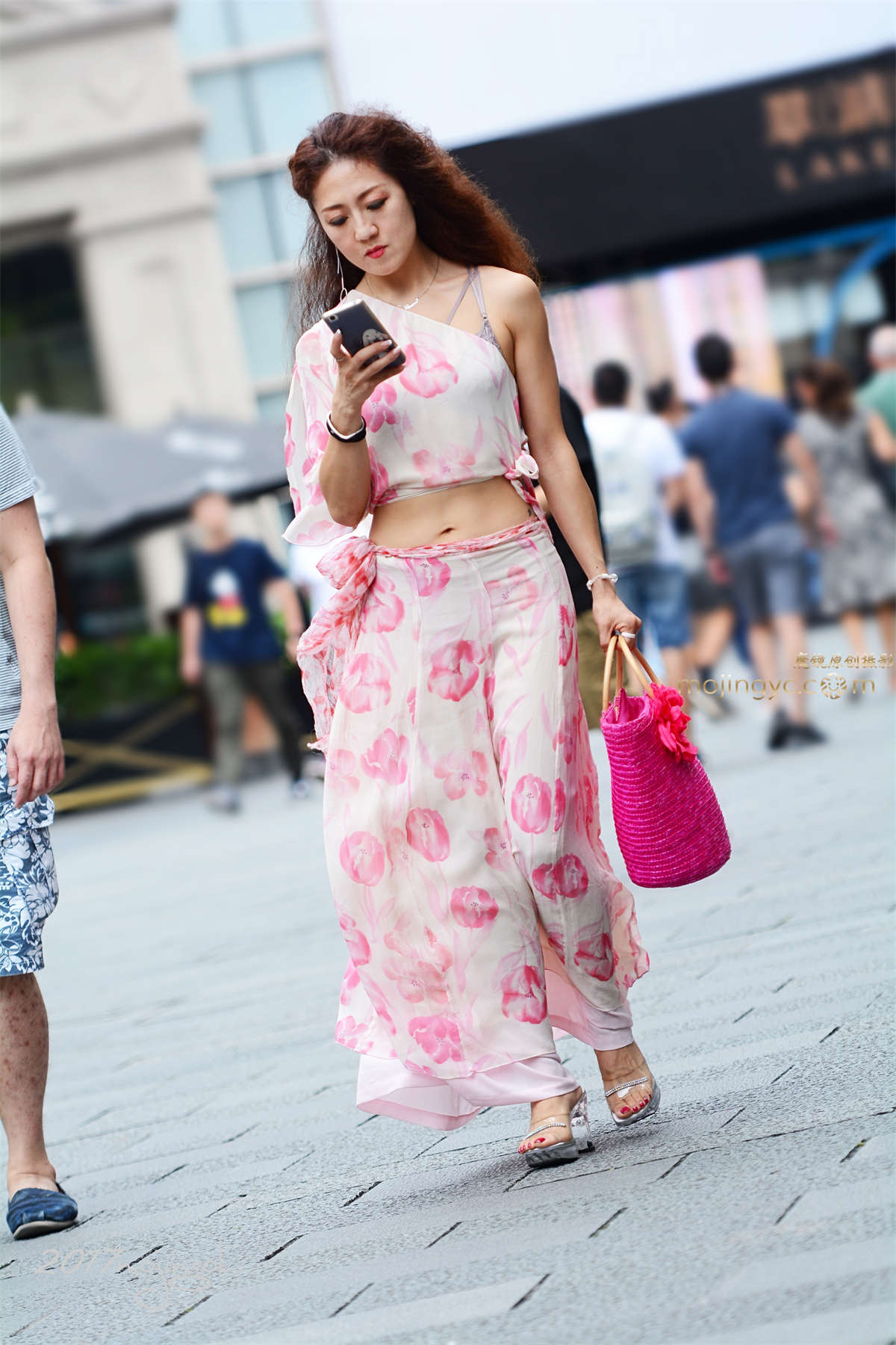 咔喳赛6 熟女长裙配T裤-日更街拍