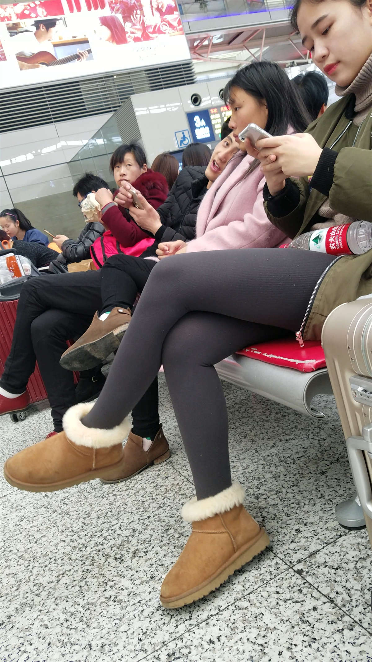 图片[2]-[4K高清视频]地铁女孩-日更街拍