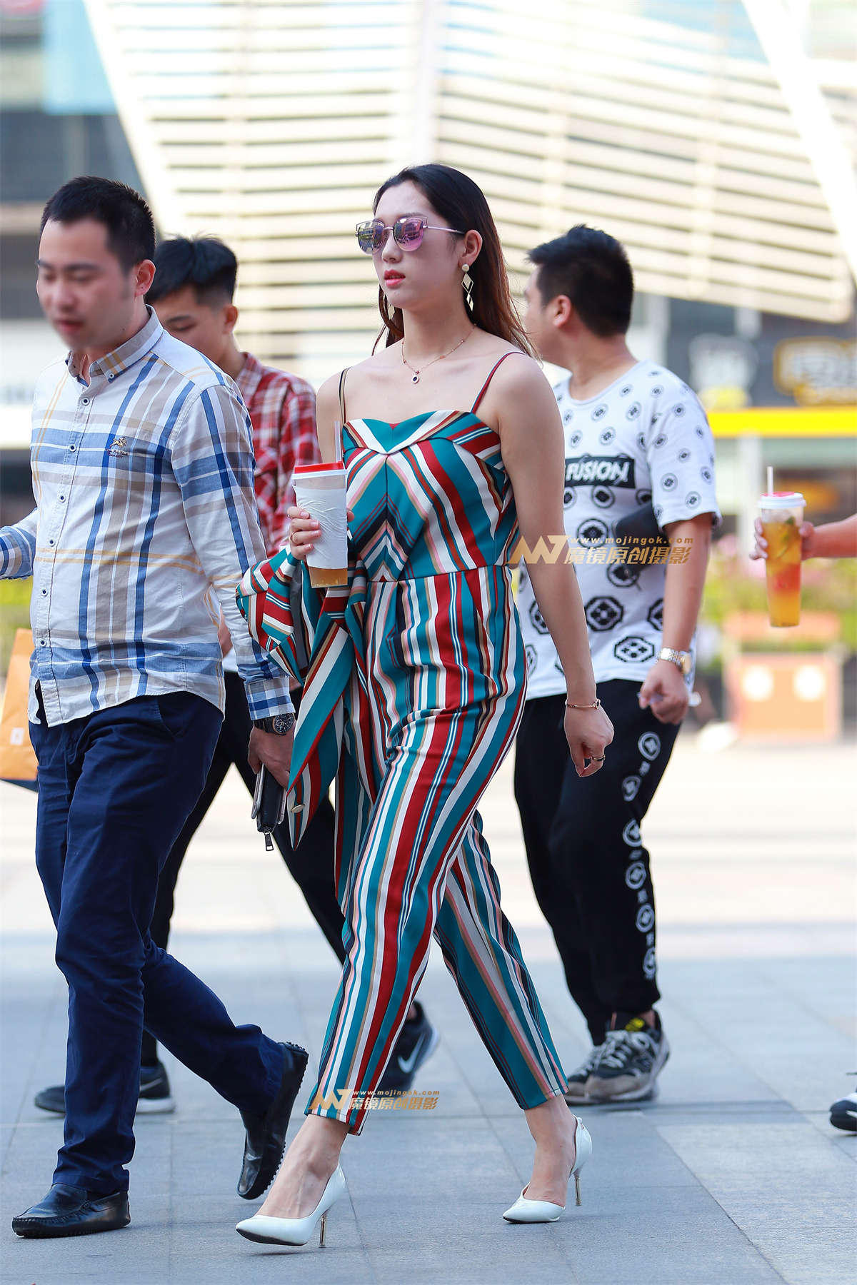 高雅 性感 吊带 条纹连体服 细高跟美女-日更街拍