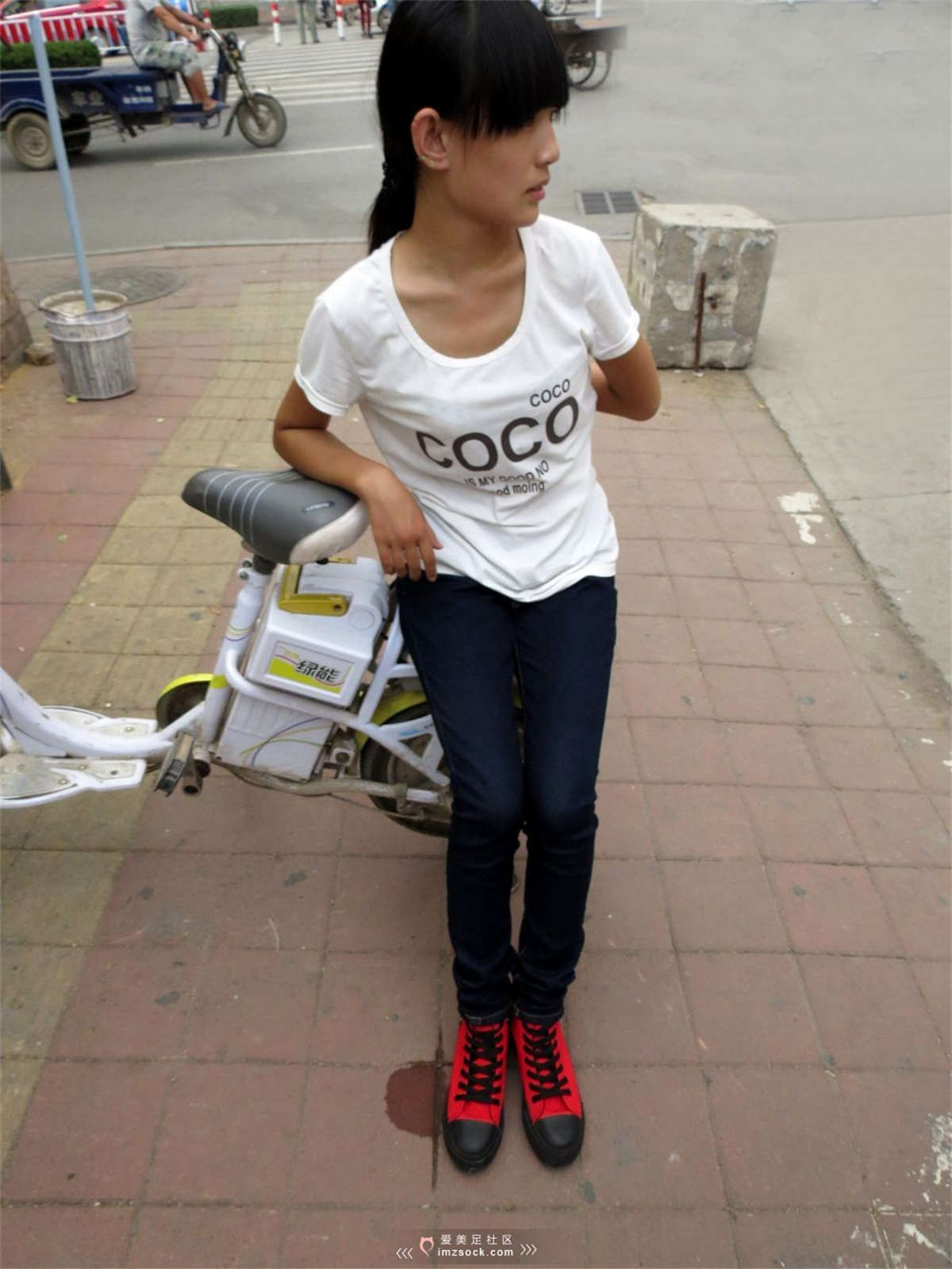 图片[2]-MZSOCK-2018 No.7 白棉袜牛仔裤可爱马尾小妹 【第二季】-日更街拍