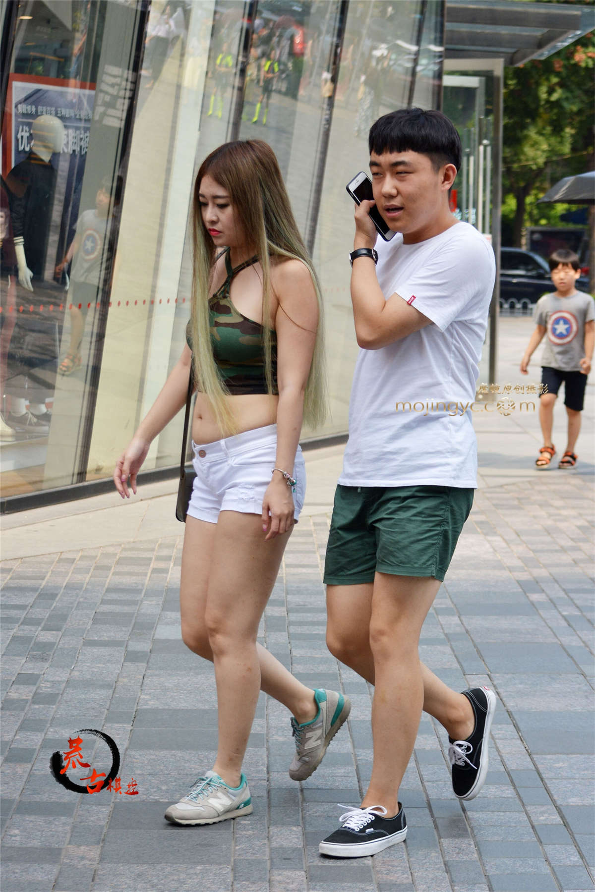 10-10 白色热裤漏脐装-日更街拍