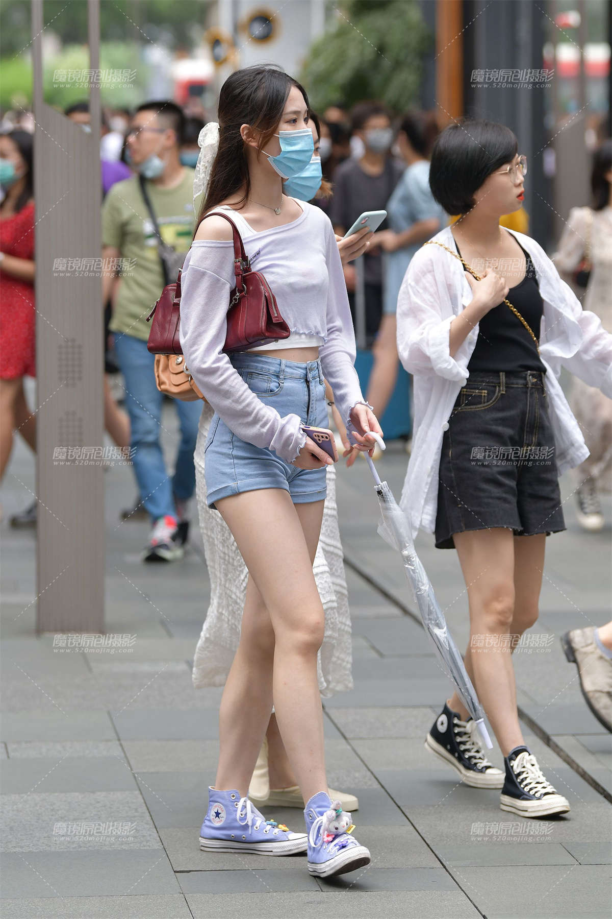 热裤长腿女孩-日更街拍