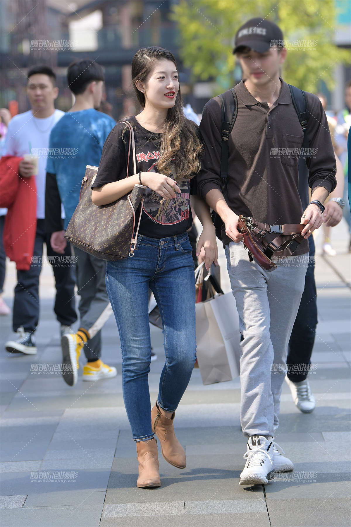 靓丽紧牛女友-日更街拍