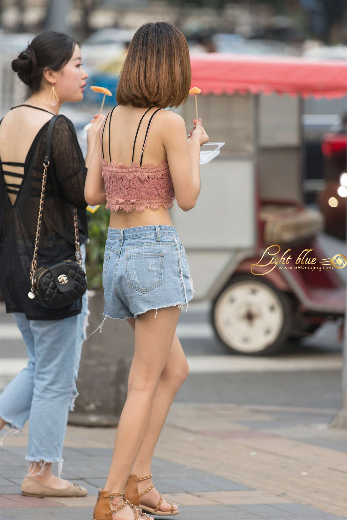 图片[2]-蕾丝吊带小背心-日更街拍