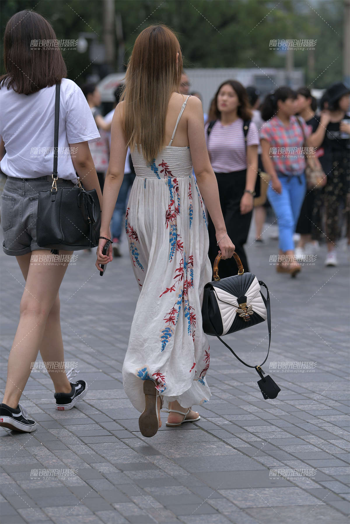 图片[2]-【红石赛帖】吊带裙美女-日更街拍