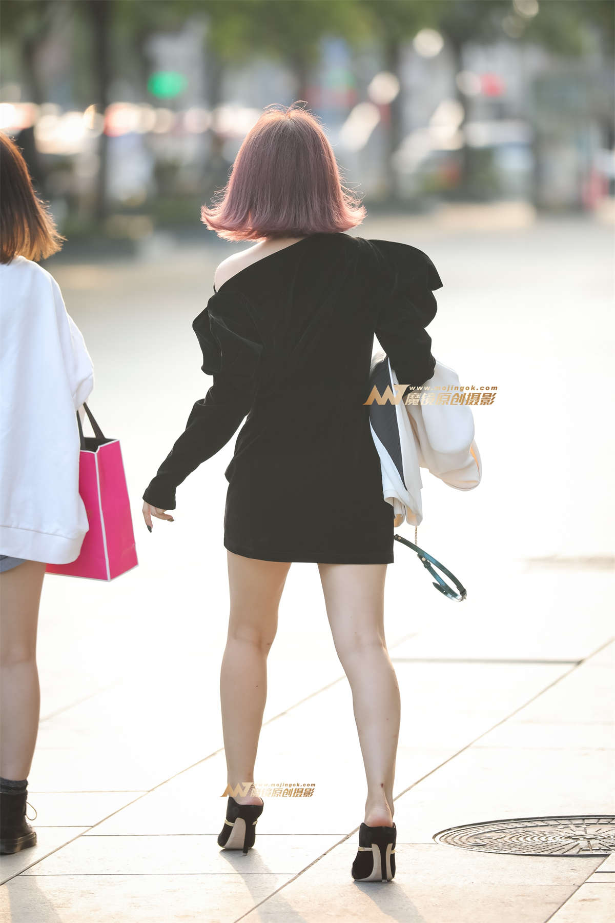 图片[2]-小姐姐长腿白皙迷人-日更街拍