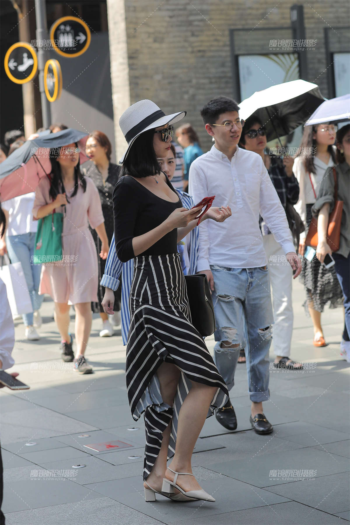 图片[2]-高冷艳丽美女-日更街拍