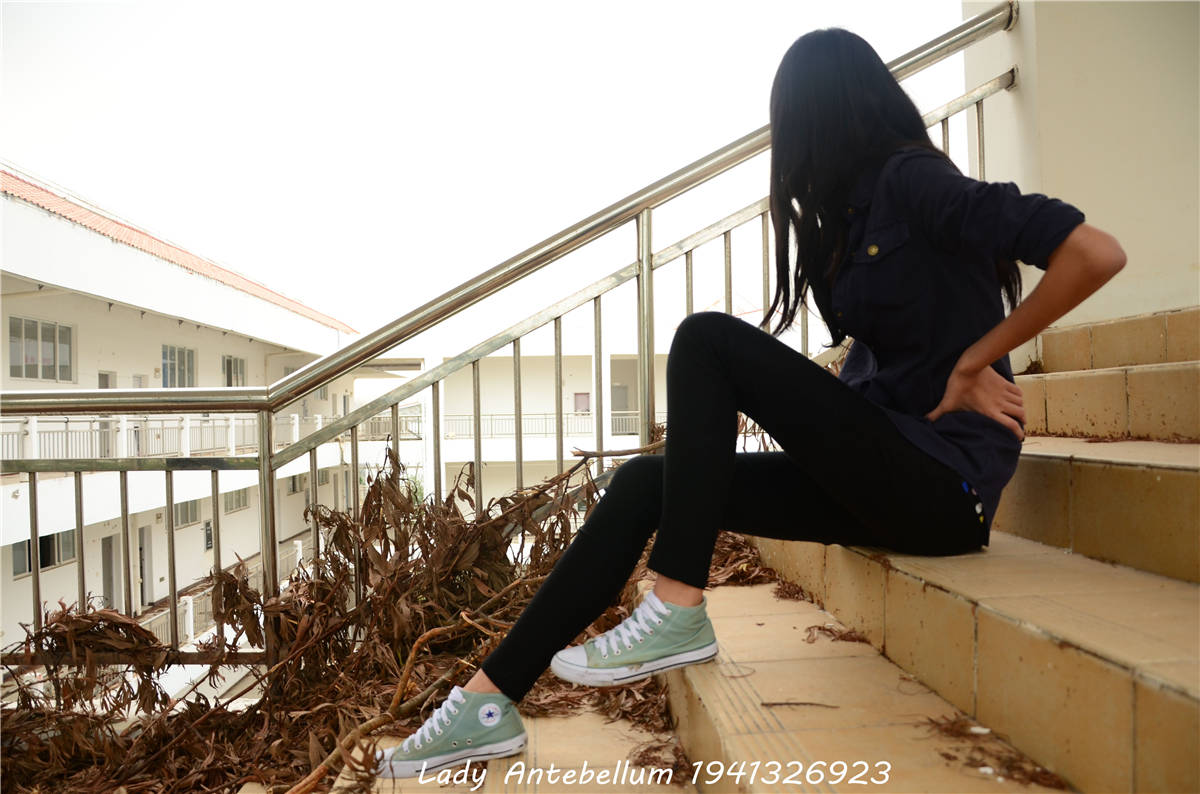 [战前女神] 美腿棉袜女神级摄影套图 022-日更街拍