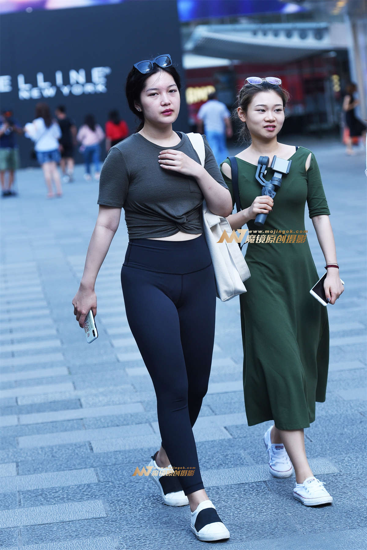 【咔喳赛贴】紧身少妇-日更街拍