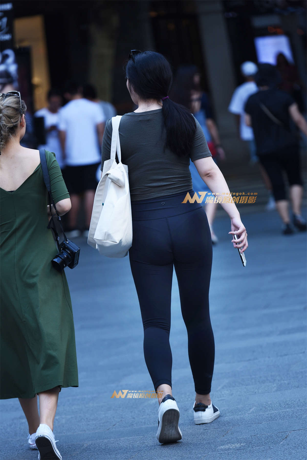 图片[2]-【咔喳赛贴】紧身少妇-日更街拍