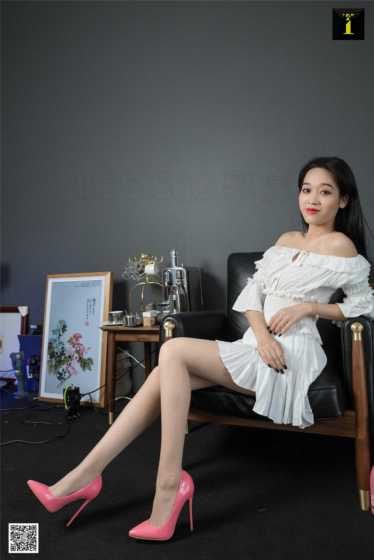 IESS异思趣向 丝享家522期：可乐的少女系高跟可乐-日更街拍