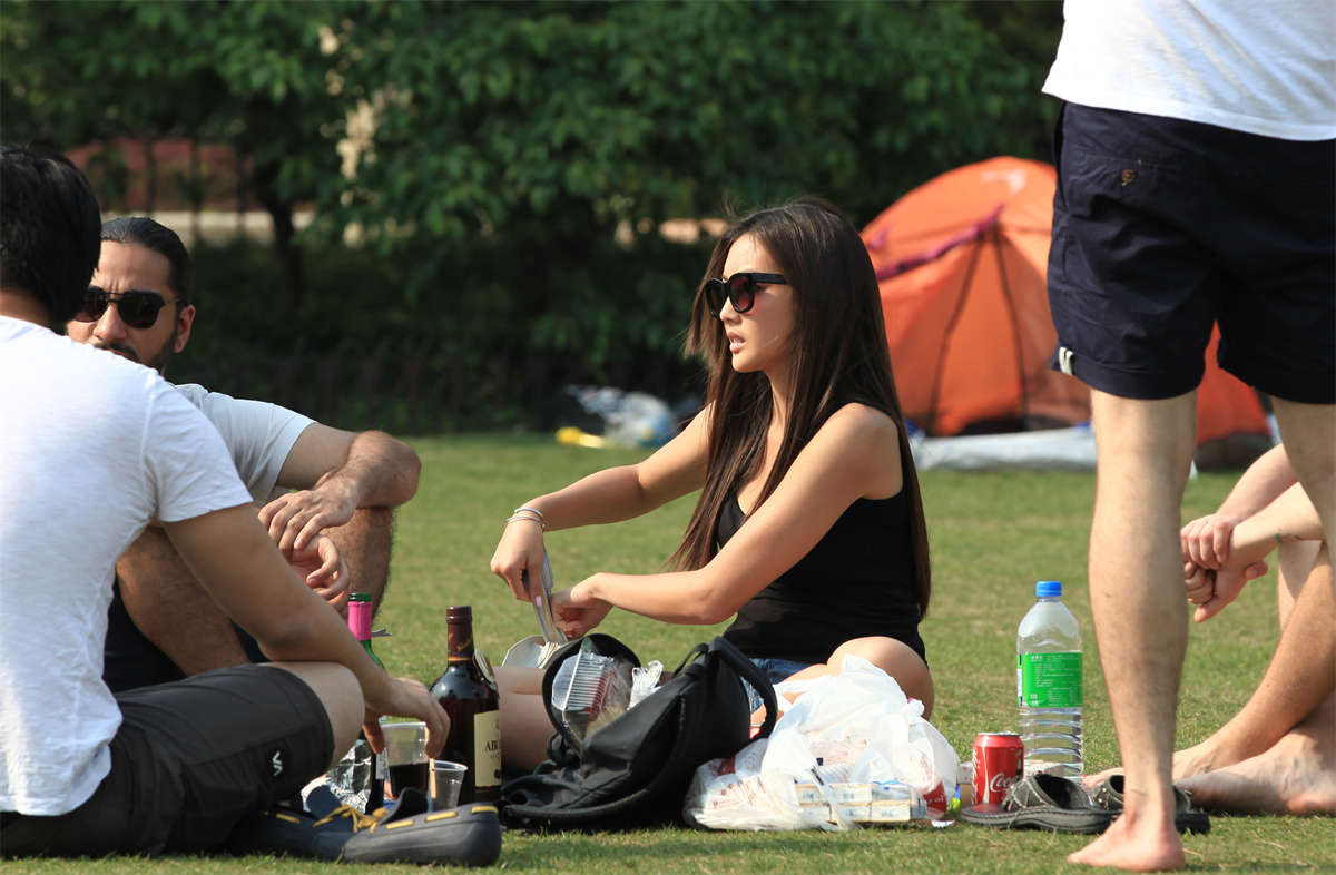 图片[2]-踏青公园街拍系列No.1568 3年拍5次，清纯性感狂野端庄一网打尽 第4辑-日更街拍