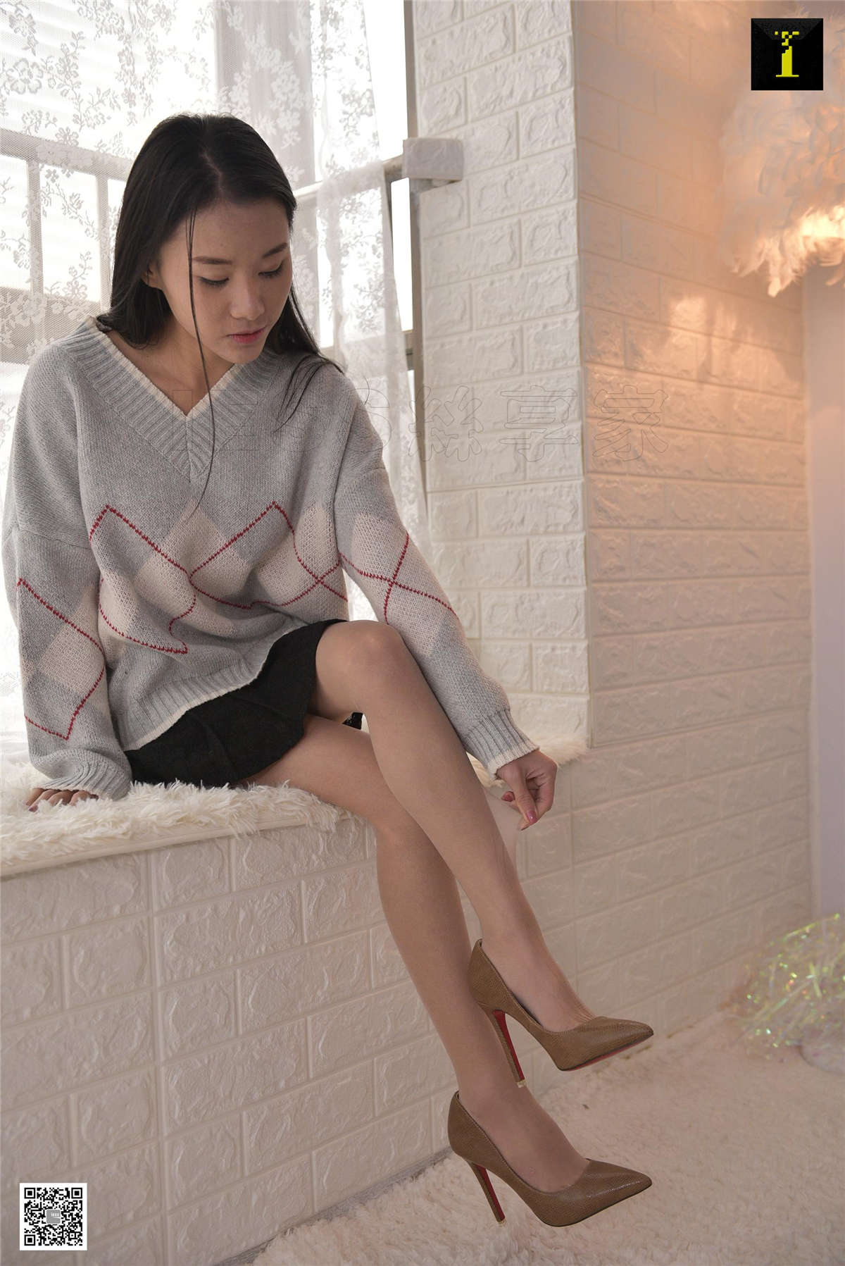 图片[2]-IESS异思趣向 丝享家606期：叶子 娇小叶子的毛衣-日更街拍