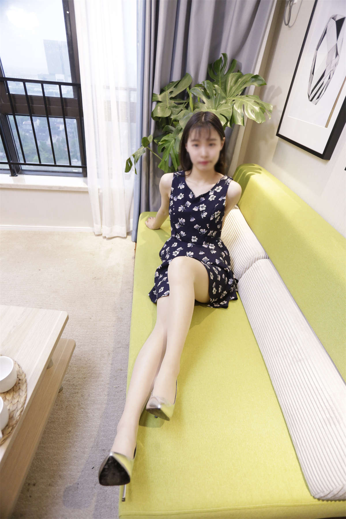 奈丝写真 NO.083 小仙-公寓房间随意凹大长腿-日更街拍