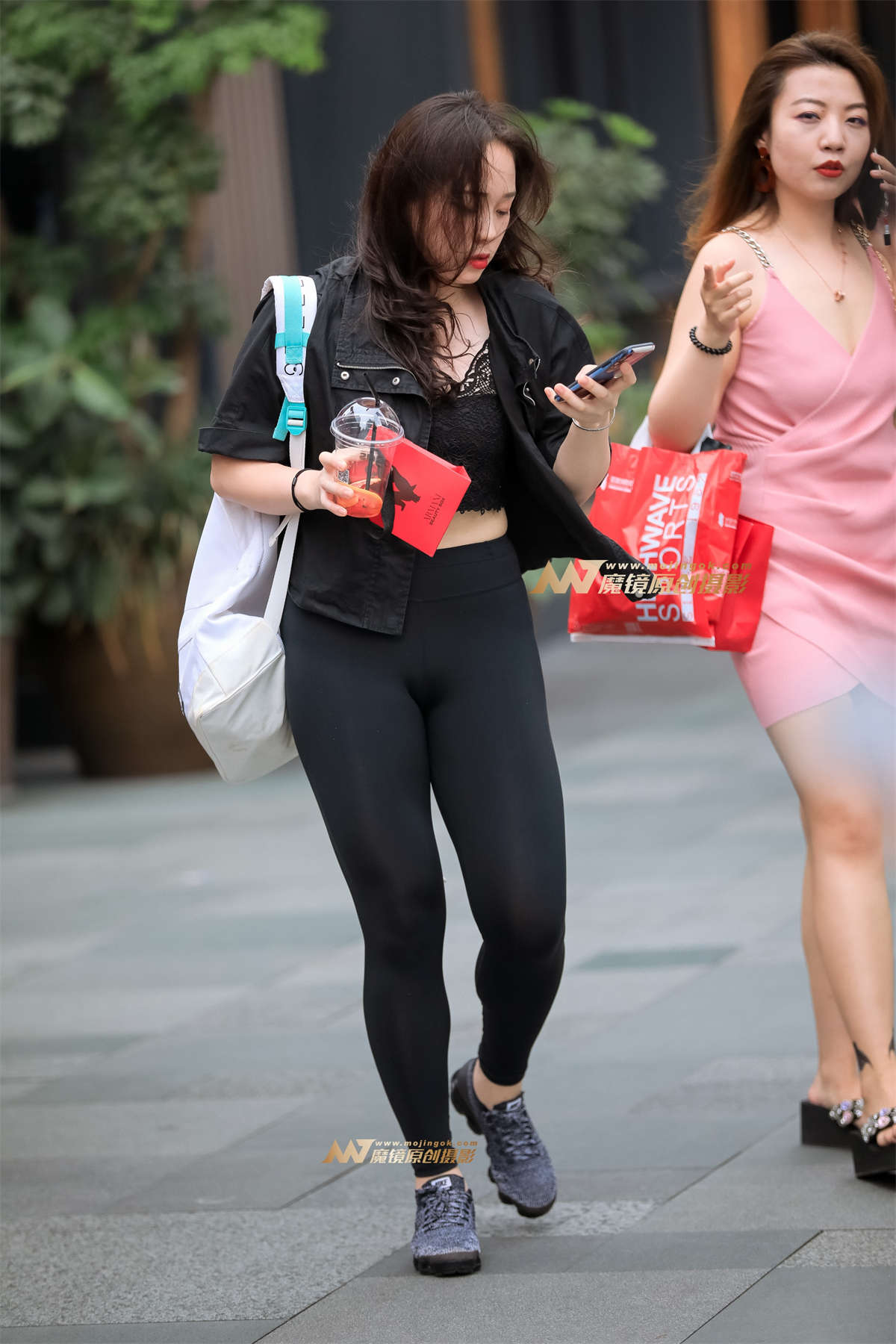 图片[2]-【凯恩赛帖】有些丰满的紧身运动裤-日更街拍