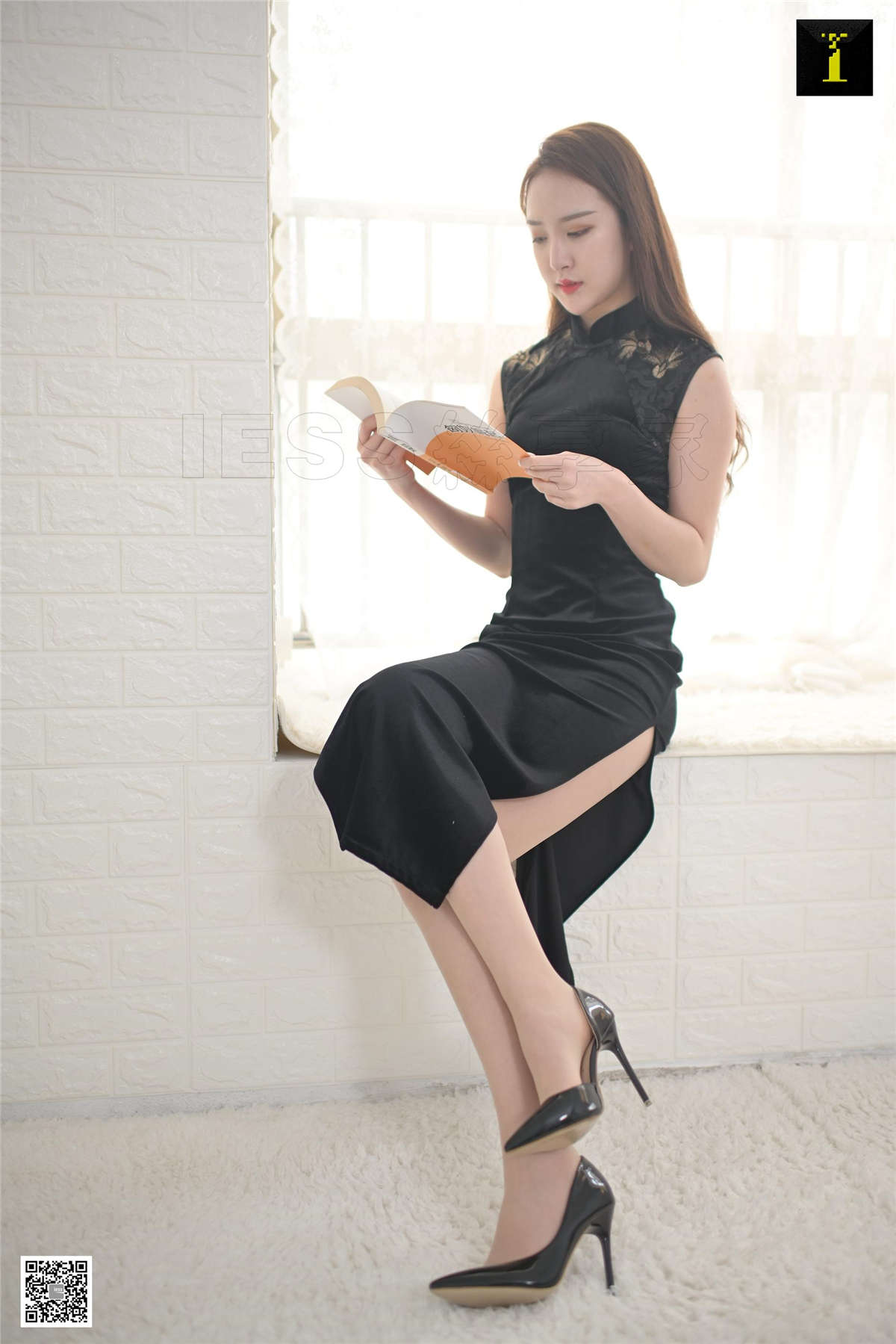 图片[2]-IESS异思趣向 丝享家607期：秋秋 云芝长款开衩旗袍-日更街拍